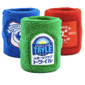 Polsino con etichetta ricamata